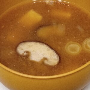 味噌汁（椎茸、豆腐、ネギ）